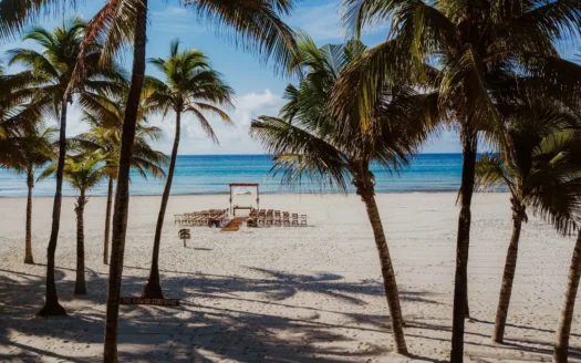 Departamento en venta en Playacar con vista abierta a alberca y casa club