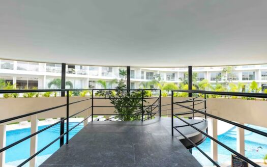 Vive el estilo Playacar | Condo contemporáneo con terraza privada