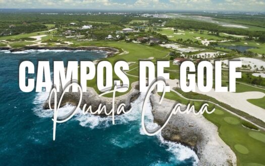Aerial view of a coastal golf course in Punta Cana with cliffs and turquoise water; large text reads Campos de Golf Punta Cana.